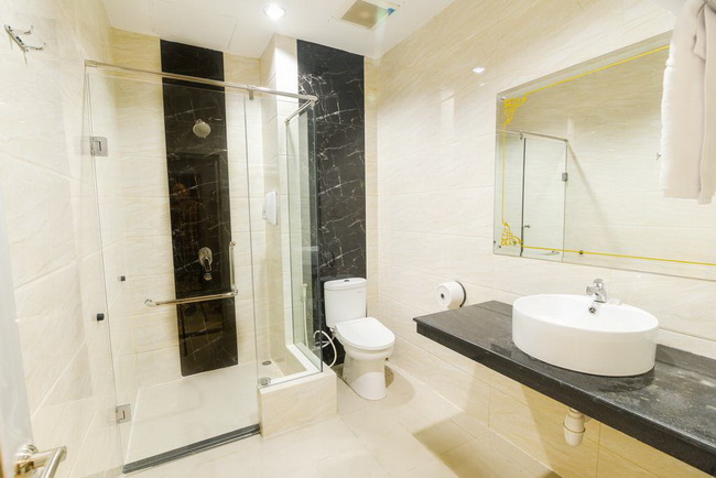 Batam Harbour Deluxe Room (Bathroom)