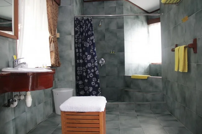 Batam View Two Bedroom Villa (Bathroom)