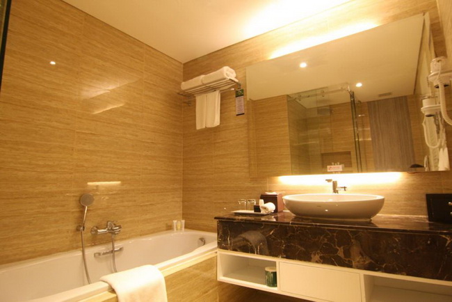 Best Western Premier Interconnecting Junior Suite Room (Bathroom)