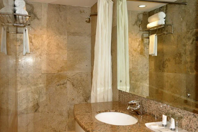 Beverly Hotel In-Room Bathroom