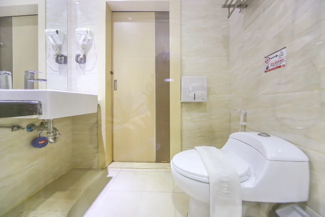 Batam City Hotel Junior Suite (Bathroom)