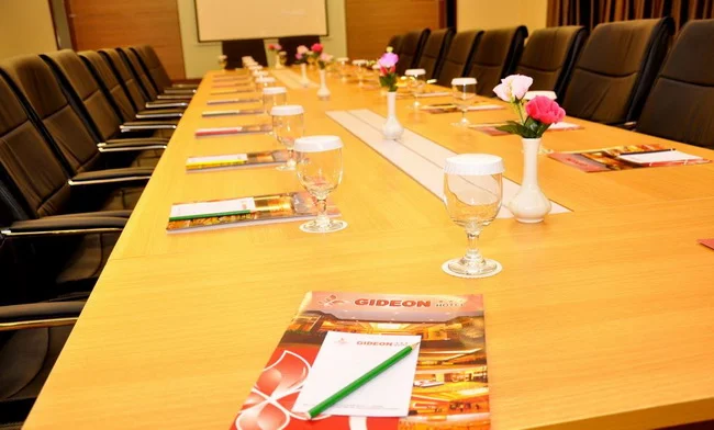 Gideon Hotel Meeting Room