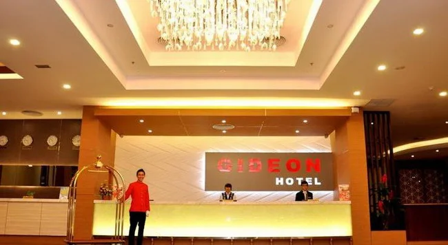 Gideon Hotel Lobby