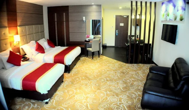 Gideon Hotel Executive Suite Triple
