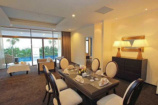 Harmoni One Pool Suite Dining Room