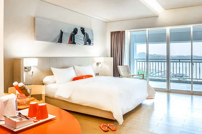 Harris Barelang Resort Suite Room