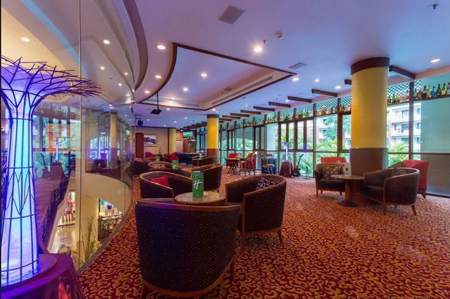Holiday Inn Resort Lounge