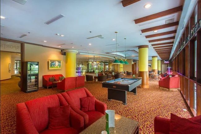 Holiday Inn Resort Bar