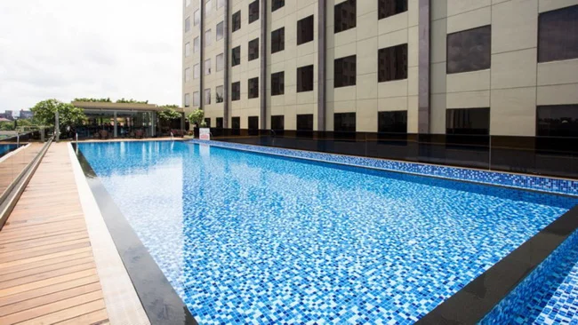 i hotel baloi Swimming Pool