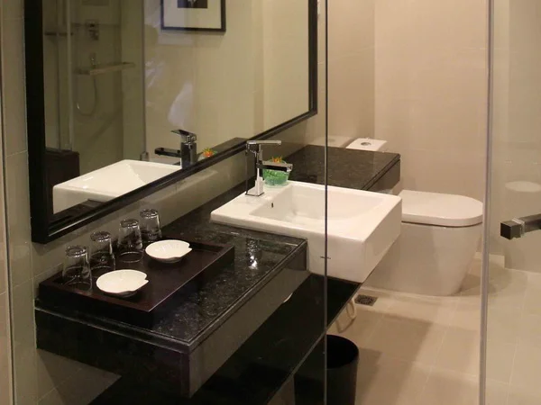 i-Hotel Baloi Superior Room (Bathroom)