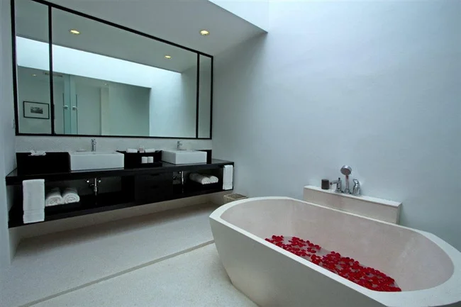 montigo resort premier deluxe two bed room villa (bathroom)