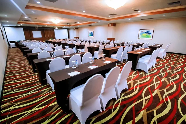 Planet Holiday Meeting Room
