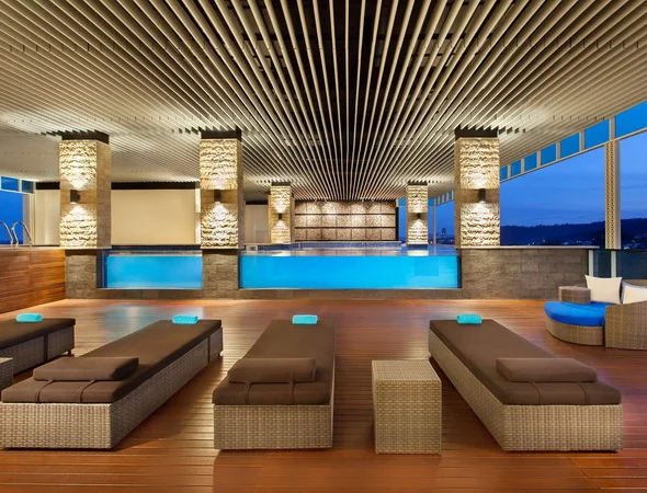 Radisson Swimming Pool