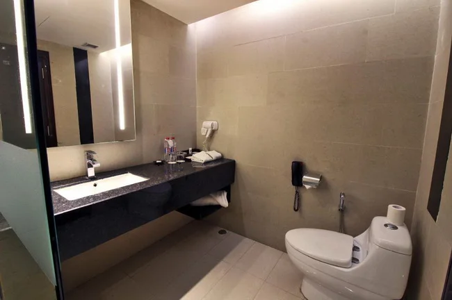 Swiss Belhotel Harbour Bay Superior Deluxe Room (Bathroom)