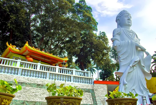 Goddess Kwan Im Statue