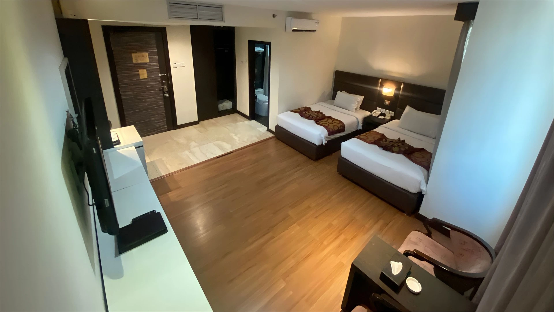 BCC Hotel Deluxe Twin Room