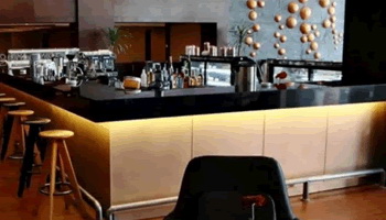Bar & Lounge